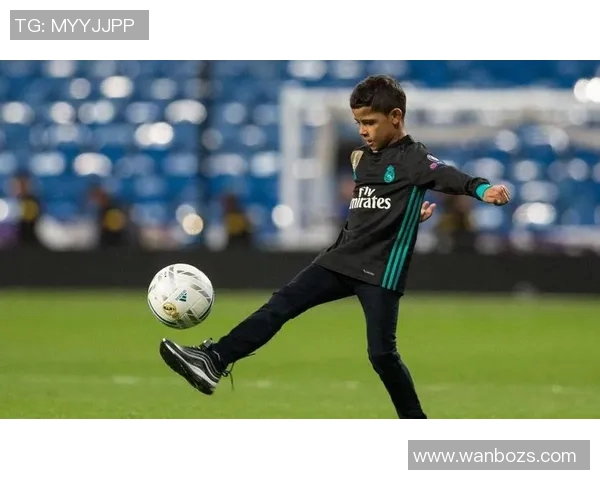 小K足球之路:从青涩少年到全球球迷心中的传奇巨星